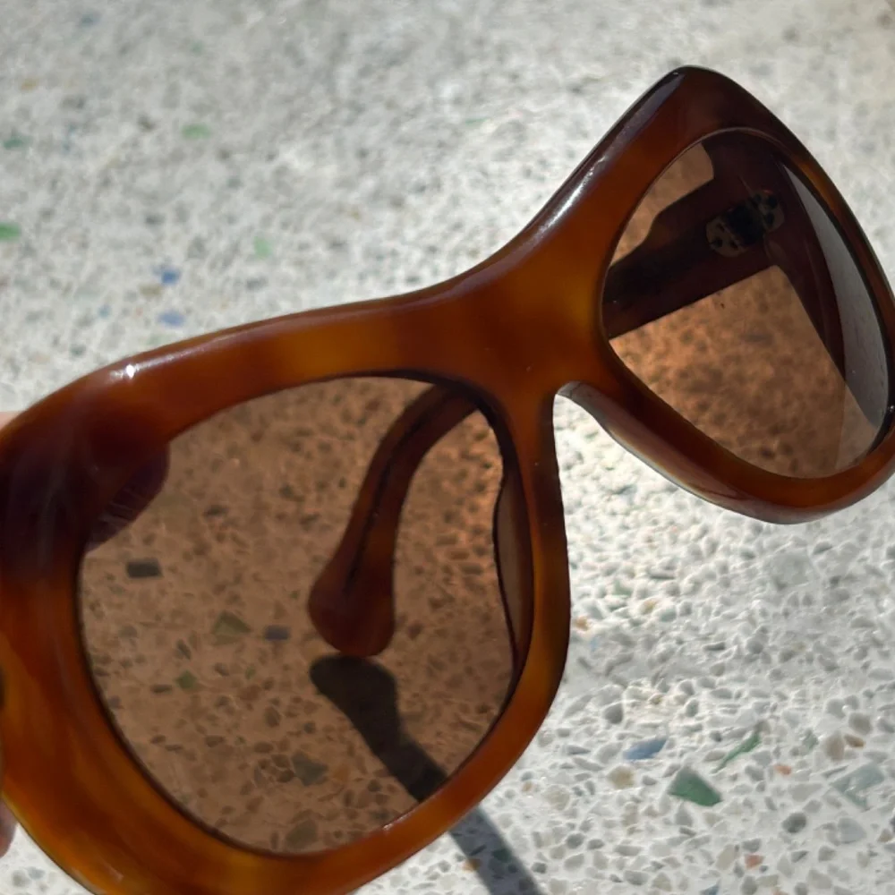 Port Tanger Oversized Soledad Acetate in Tortoise w/ Amber lens - Picture 6 of 8